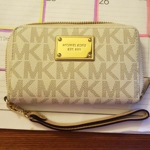 Michael Kors Wristlet / Wallet